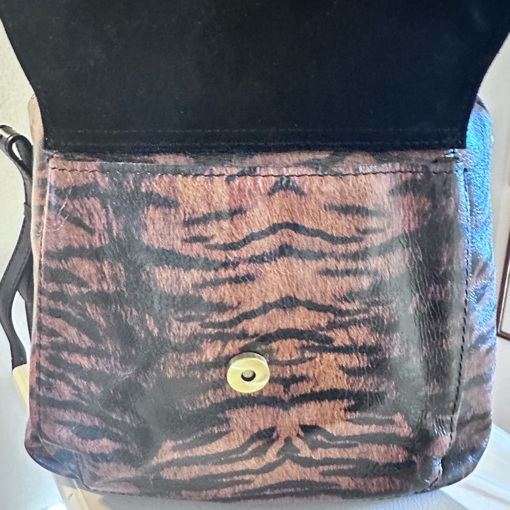 NWOT! Rare and Retired. Patricia Nash Tiger Drawstring Bag w/Matching Wallet - Picture 5 of 12